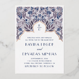 Lila blaue Blüte. Goldmedaille Folieneinladung