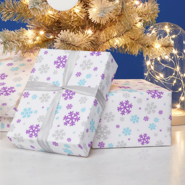 Lila Blue Gray Winter Snowflake Patter Geschenkpapier (Feiertage)