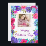 Lila Blue Pink Floral Foto Muttertagskarte<br><div class="desc">Ihr Lieblings-Foto mit Ihrer Mutter und mutige,  farbenfrohe Blume schaffen die perfekte Muttertagskarte. Lebhafte,  blaue Hydrangea-Blume,  tiefe lila Rose und tropische Blume machen einen Blumenrahmen würdig,  der die beste Mutter aller Zeiten ist! Der bearbeitbare Text lasse Ihnen,  Ihren Muttertagskartengruß anzupassen.</div>