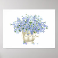 Lila blühende Blume in beigefarbener Farbtöne