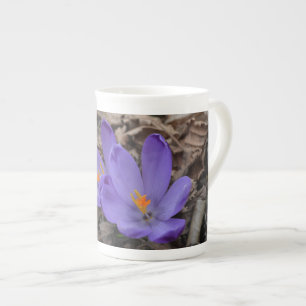 Lila blühendes Woodland Crocus Prozellantasse