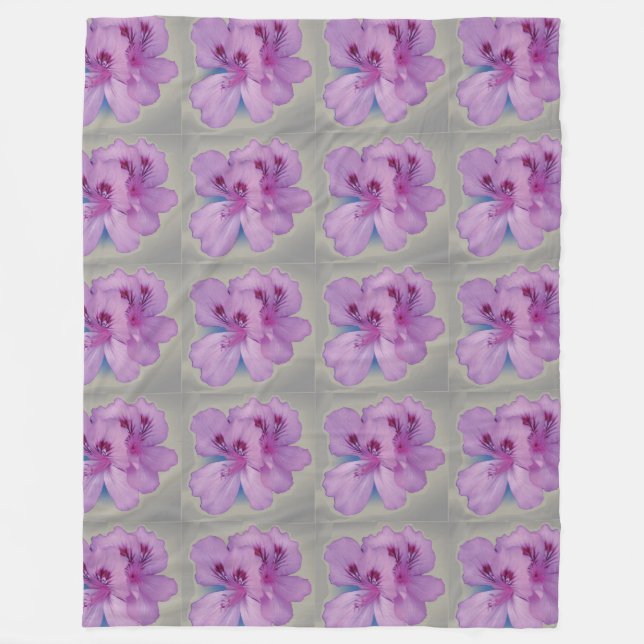 Lila Blume auf silbernes Grau-Fleece-Decke Fleecedecke (Vorderseite)