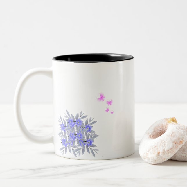 Lila Blume Blumenrosa Schmetterlingsmuster Tasse (Mit Donut)