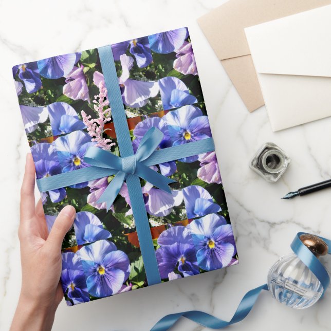 Lila Blume oder Geschenkpapier (Schenken)