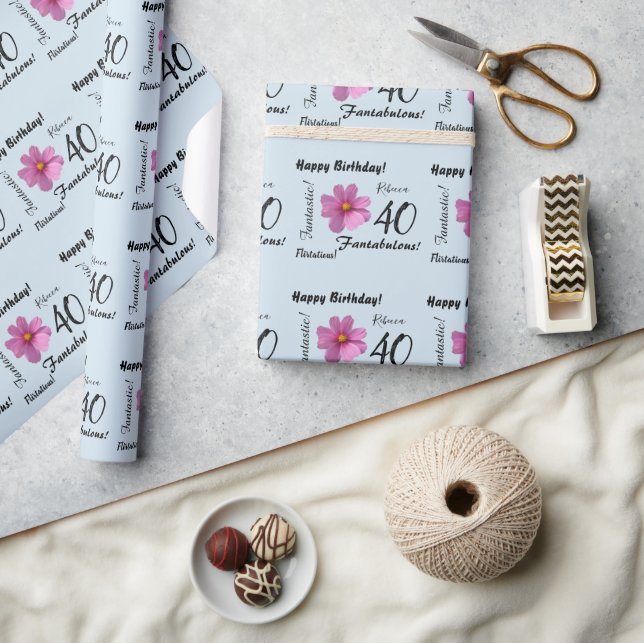 Lila Blume / Pastellblau / 40 und fabelhaft Geschenkpapier (Kunsthandwerk)