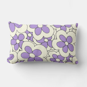 Lila Blumen auf Creme Lendenkissen