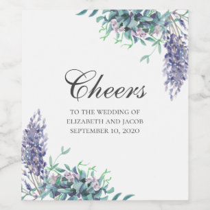 Lila Blumen. Hochzeit im Garten mit Blumen. Lavend Weinetikett