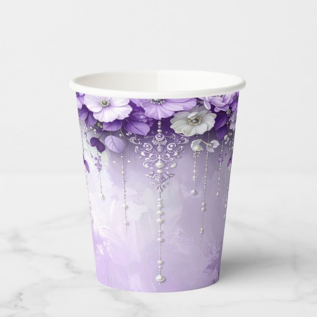 Lila Blumen mit baumelnden Perlen-Papierbechern Pappbecher (Links)