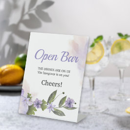 Lila Blumengarten Hochzeit Open Bar Sockelschild