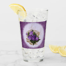 Lila Blumenglas zum Trinken