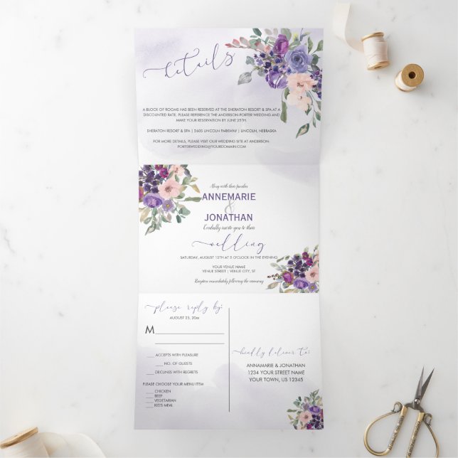 Lila Blumenmuster *DIY* Farbänderungsskript Dreifach Gefaltete Einladung (Innenseite)