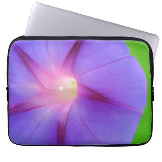 Lila Blumenmuster Laptopschutzhülle