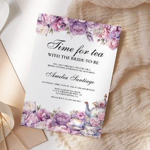 Lila Blumentee mit Braut vor der Hochzeit Brautpar Einladung