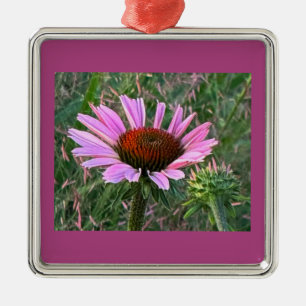 Lila Blumenzierkunst Ornament Aus Metall