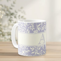 Lila Blüten- und Folientafel-Monogramm-Tasse