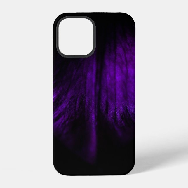 Lila Blütenblatt iPhone 12 Hülle (Rückseite)