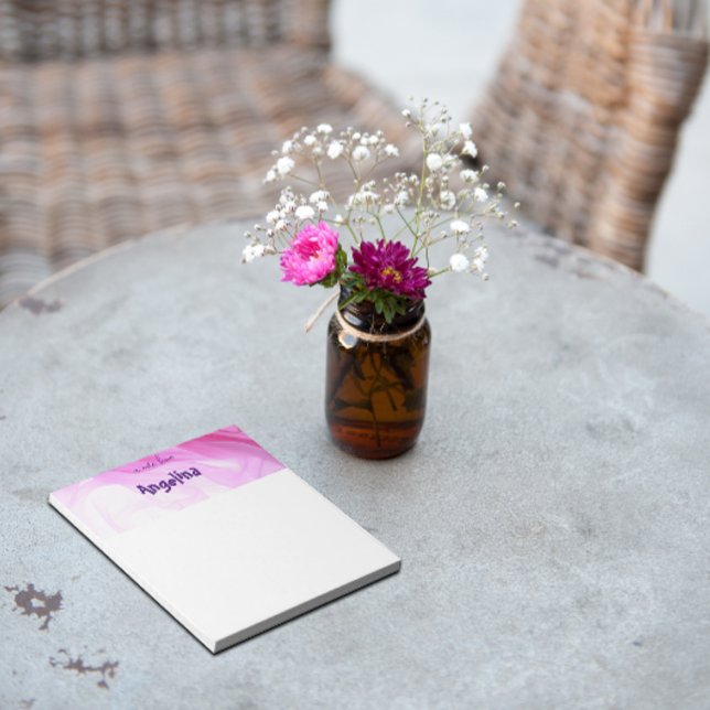 Lila Buchstabe: Aquarellpinke Notizblock (Von Creator hochgeladen)