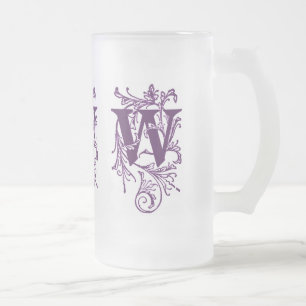 Lila Buchstabe 'W' in Rebflächen ummantelt - Tasse