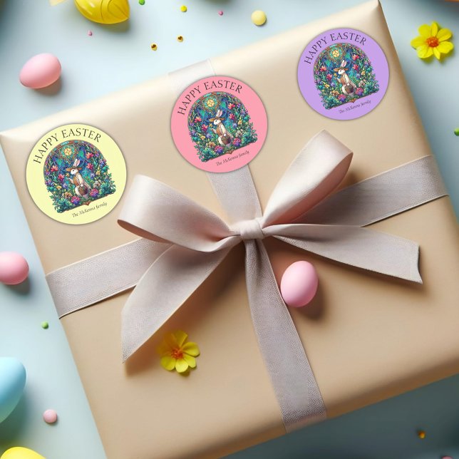 Lila Bunny Gardener FestglasOstern Runder Aufkleber (Von Creator hochgeladen)