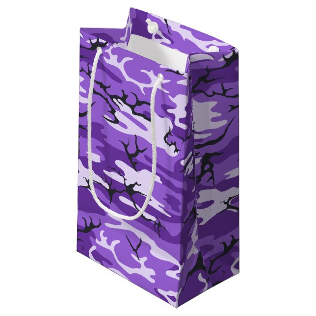 Lila Camouflage Kleine Geschenktüte (Vorderseite Schrägansicht)