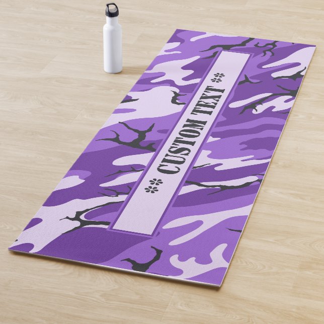 Lila Camouflage mit kundenspezifischem Text Yogamatte (Beispiel)