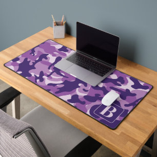 Lila Camouflage Personalisiert Girly Monogram Camo Schreibtischunterlage