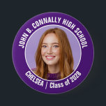 Lila Chereleader Foto High School Spirit Button<br><div class="desc">Dieses coole,  kundenspezifische Highschool Cheerleader Foto Geschenk zeigt eine weiße Typografie Ihres Teams und Spielernamen auf einem lila Knopf. Personalisieren Sie sich mit dem Foto Ihres Schülers und das Klassenzjahr als stolze,  aufregende Eltern. Eine Mutter und ein Vater können diese Knöpfe für den Wettbewerb und Spiele tragen.</div>