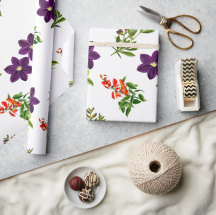 Lila Clematis und Wildblumen-Blumenmuster  Geschenkpapier