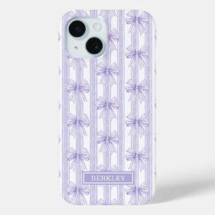 Lila Coquette-Schleifen auf gestreiften Monogramme Case-Mate iPhone Hülle