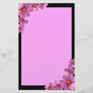 Lila Cosmos-Blume-Design auf schwarzem Hintergrund Briefpapier