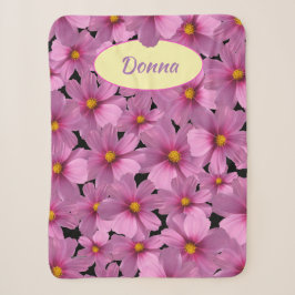 Lila Cosmos-Blume-Design auf schwarzem Hintergrund Sherpadecke