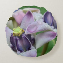 Lila Crown Blume Pillow