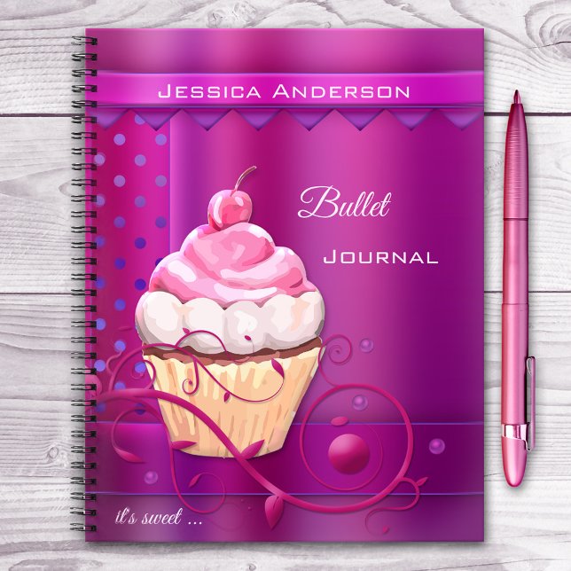 Lila Cupcake Bullet Journal oder Rezept-Notebook Notizbuch (Notebook featuring a sweet cupcake design with floral swirl on elegant purple fuchsia pink)