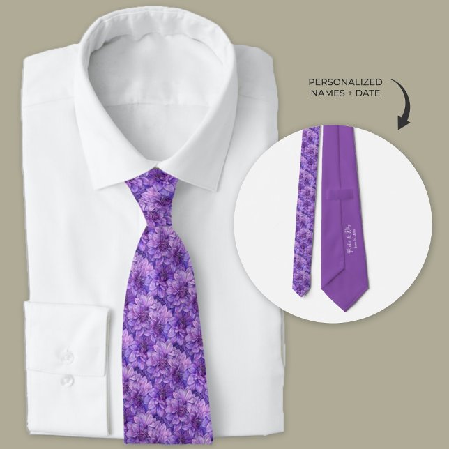 Lila Dahlia Floral Krawatte (Purple Dahlia personalized floral necktie for groomsmen.)