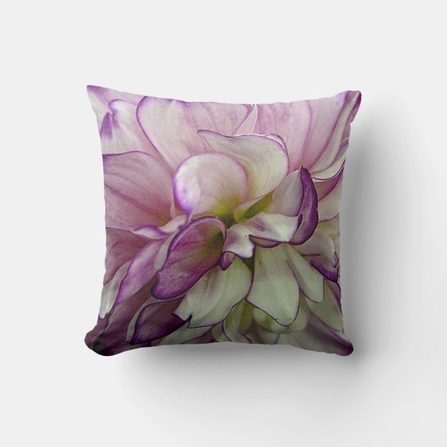 Lila Dahlia Throw Kissen (Vorderseite)