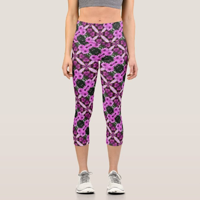 Lila Daisy-Blume Abstraktes Design Capri Leggings (Vorderseite)