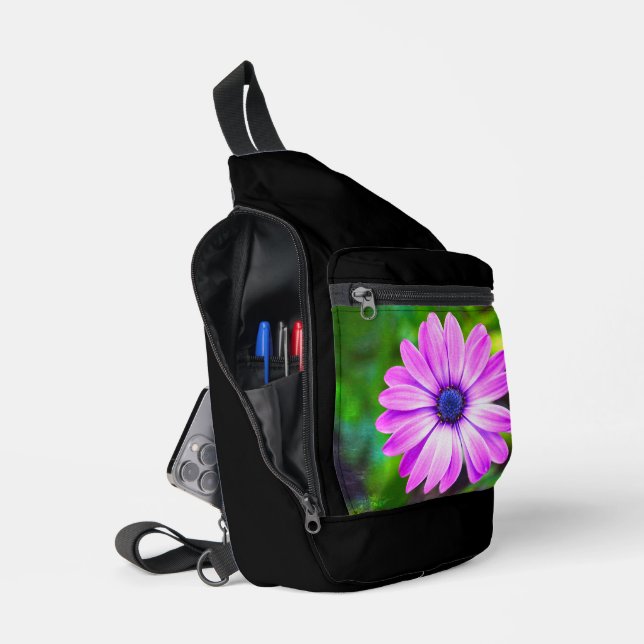 Lila Dämmerung auf der Black Sling Bag (Offen)