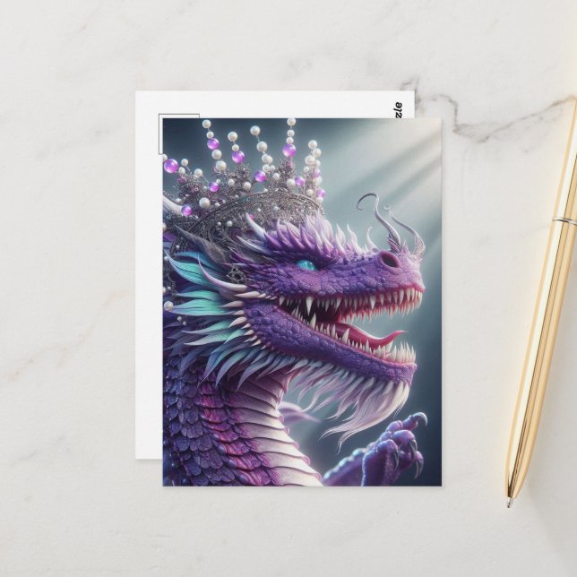 Lila Drache in einer Krone Postkarte (Vorderseite/Rückseite Beispiel)