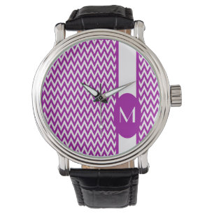 Lila elegantes Chevron-Design mit Monogramm Armbanduhr