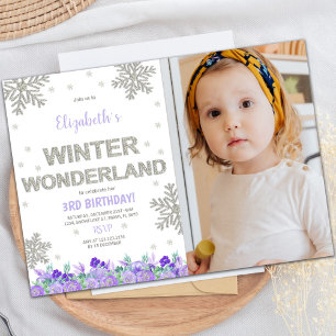 Lila Floral Winter Wonderland Einladungen Foto