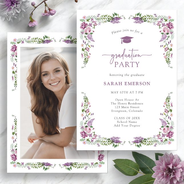 Lila floraler Abschluss Einladung (Purple Floral Photo Graduation  Party Invitation by Painted Paperie
)