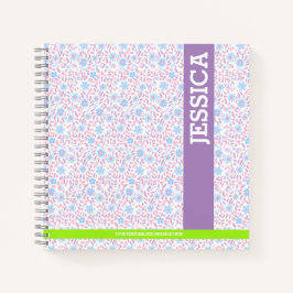Lila floraler Personalisierter Name und Monogramm Notizbuch