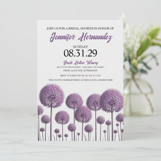 Lila florales Brautparty Einladung (Stehend Vorderseite)