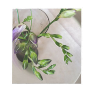 lila Freesia-Knospen Notizblock