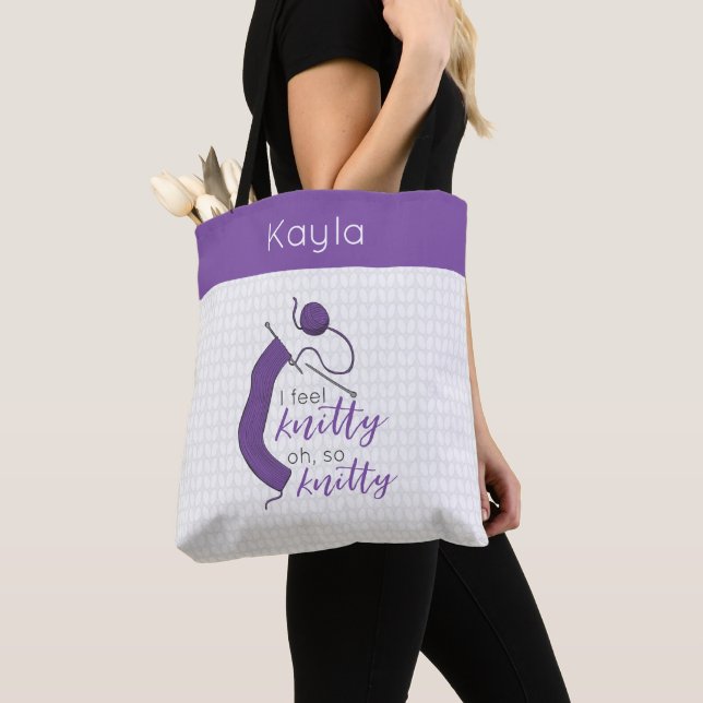 Lila fühle ich mich wie Knitty, so knett. Tasche (Von Nahem)