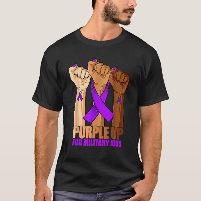 Lila für militärische Kinder, die Männer aufziehen T-Shirt (Vorderseite)