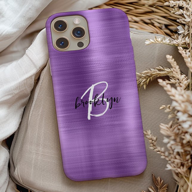 Lila gebürstetes Schwarz-weißes Script Monogram Case-Mate iPhone Hülle (Von Creator hochgeladen)