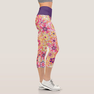 Lila, gelbe und rosafarbene Blume Capri Leggings