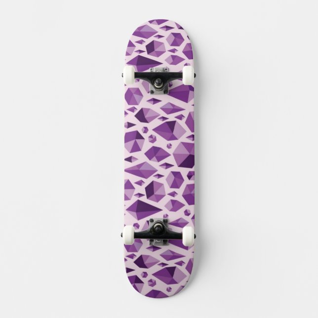 Lila geometrische Juwelformen Skateboard (Vorderseite)
