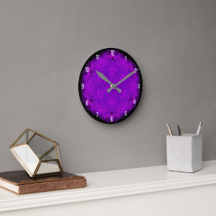 lila geometrisches Muster auf der Grundlage von Ep Runde Wanduhr